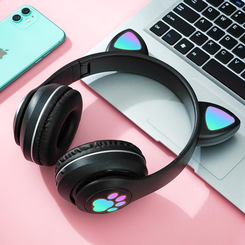 Black Sleek And Stylish Designed Headphone